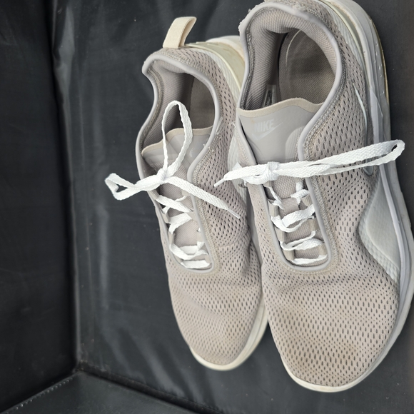 Nike Gray and White Mesh Sneakers - Picture 2 of 7